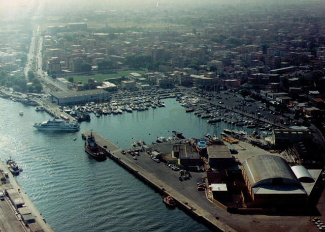 veduta dall alto della darsena di Fiumicino